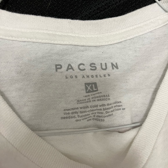 COPY - BUNDLE!!! Hurley pacific sunwear Columbia shirt and shorts - Picture 5 of 5